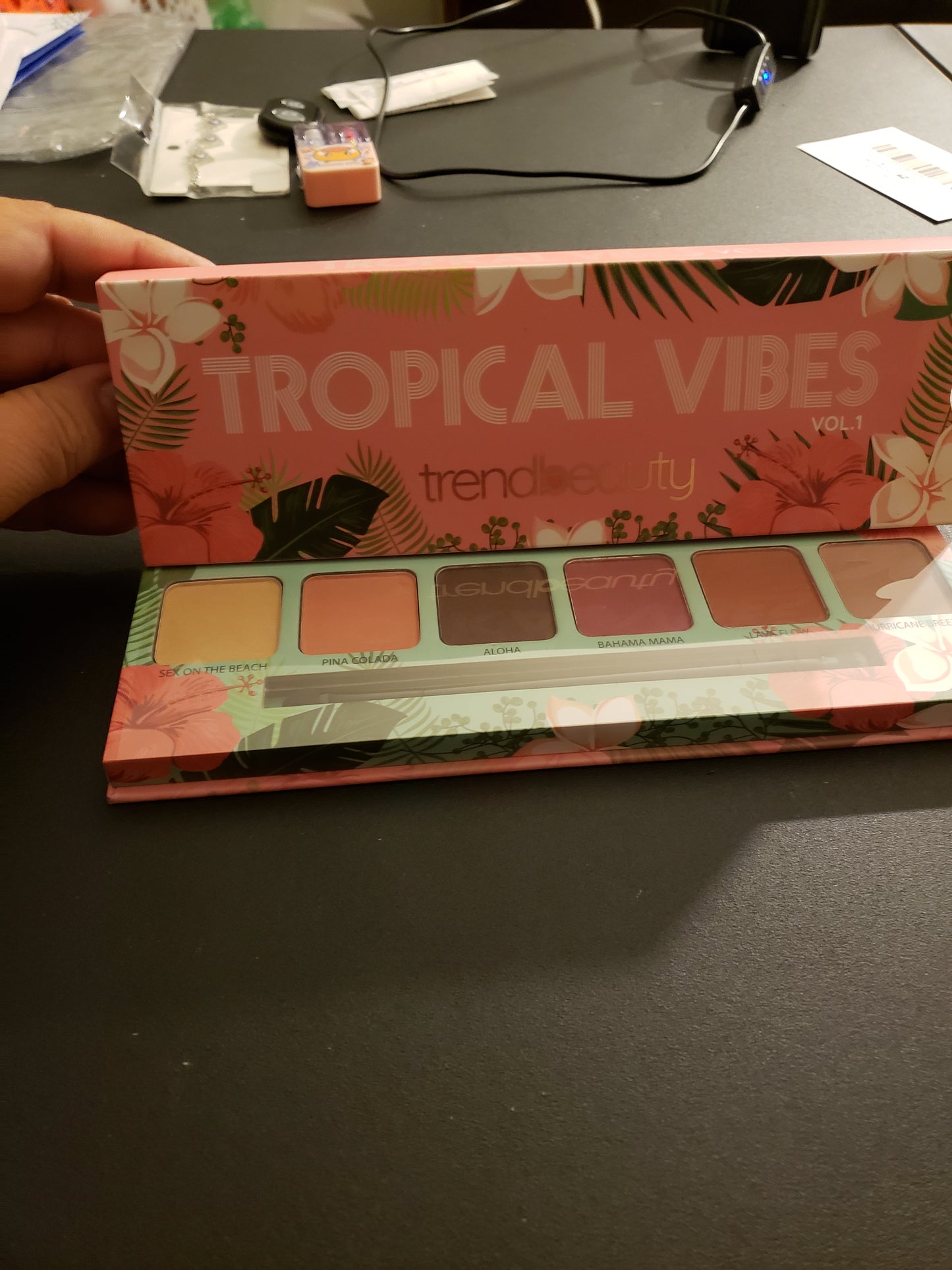 TROPICAL VIBES