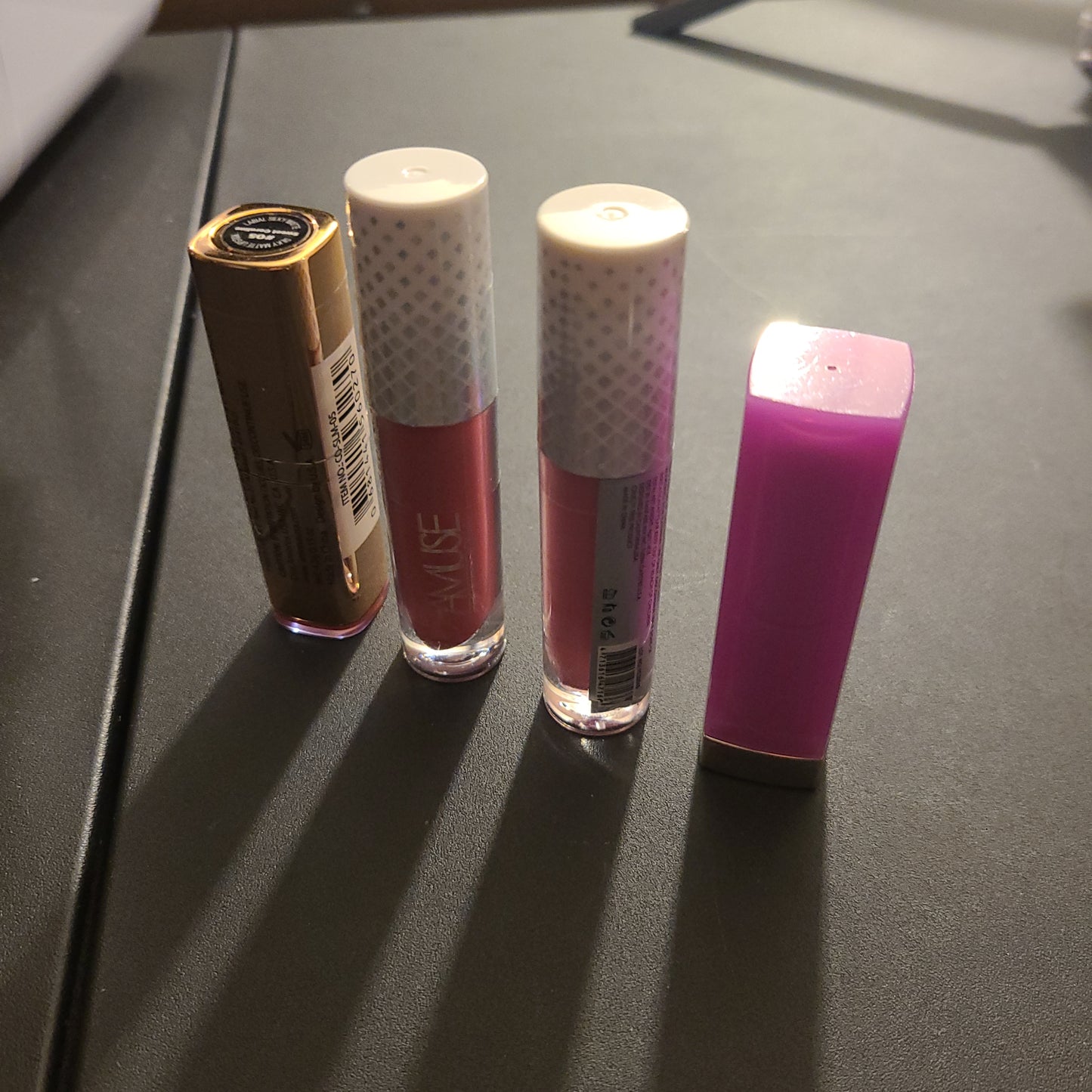 Amuse amor us lip sticks
