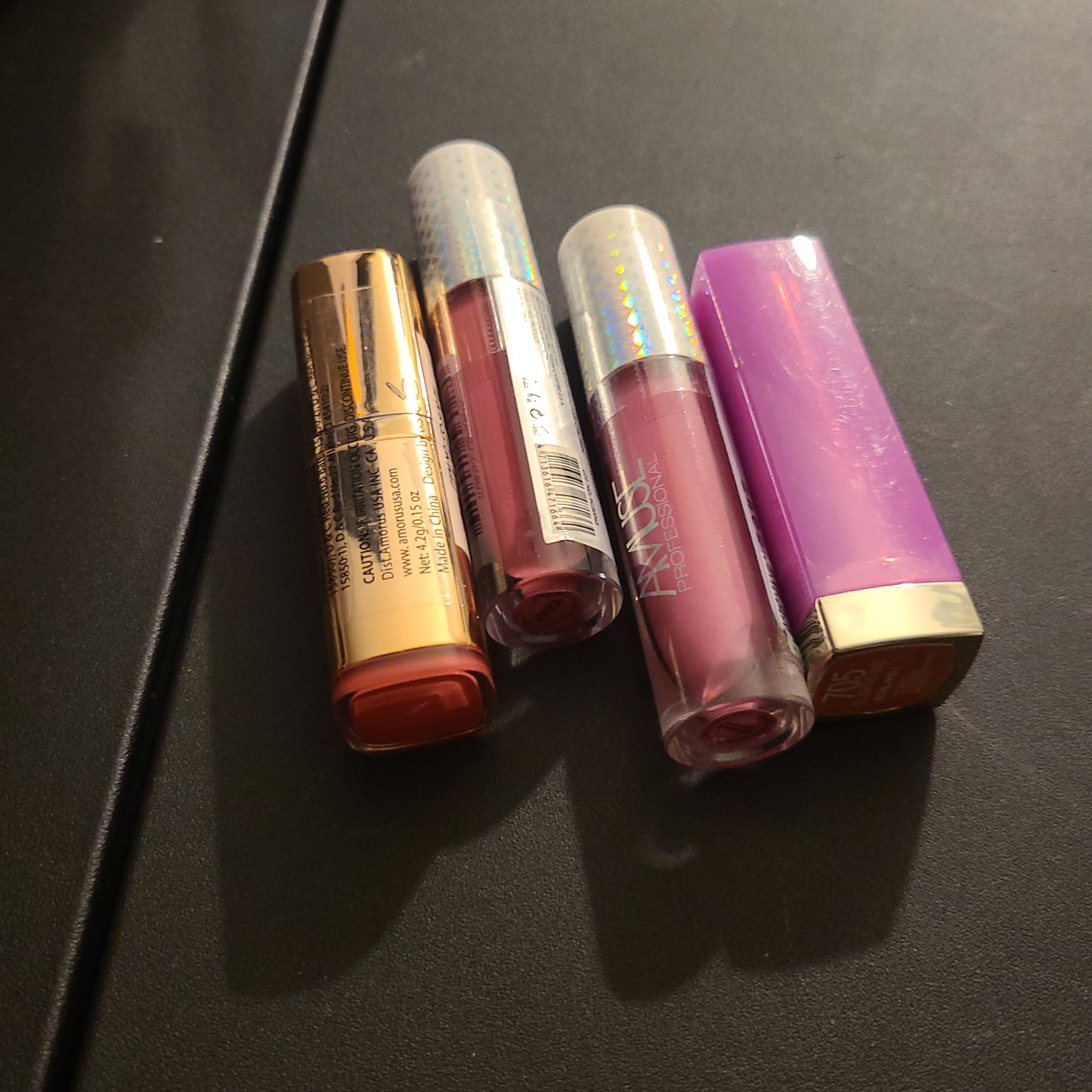Amuse amor us lip sticks